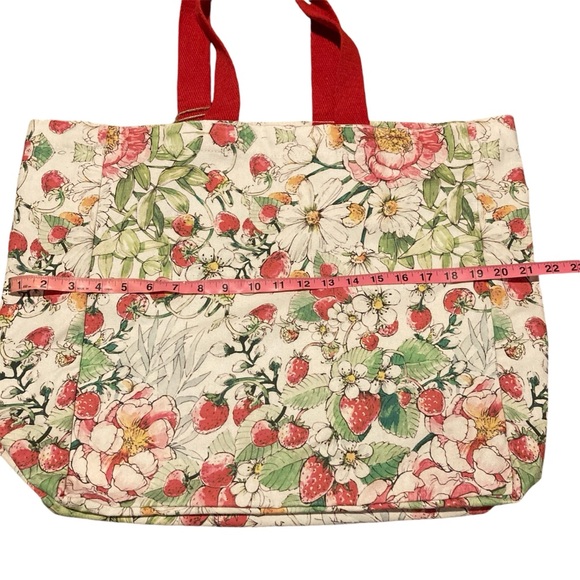 Begonia Market Reusable Tote Strawberries Pattern - Picture 3 of 6